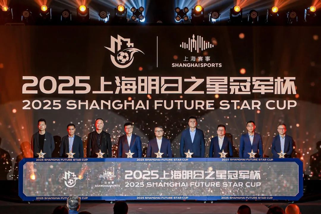 包含媒体专访：中国足球明日之星将参加国际青年锦标赛的词条