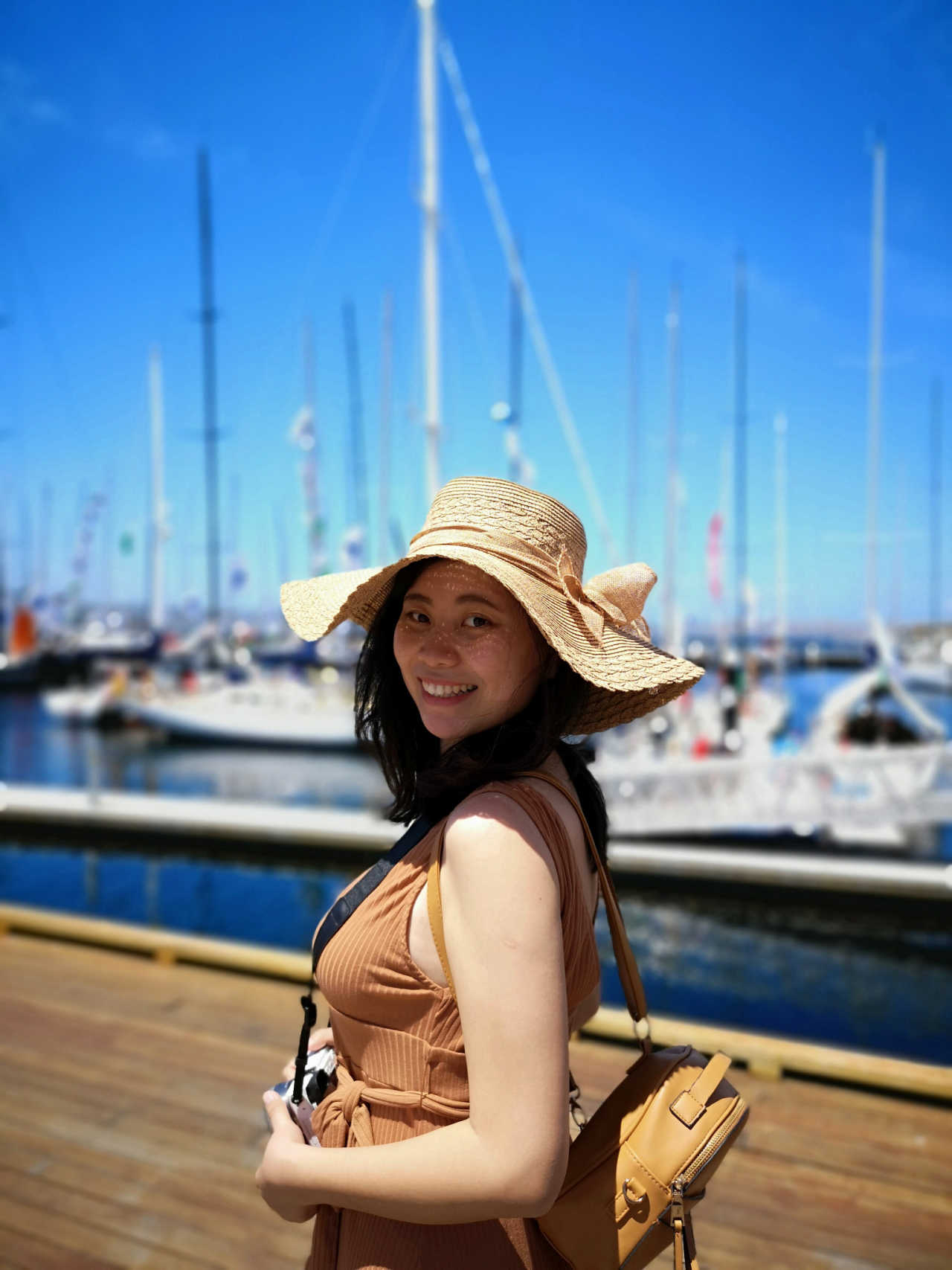 包含塔斯马尼亚联球迷现场助威，球队斗志昂扬的词条