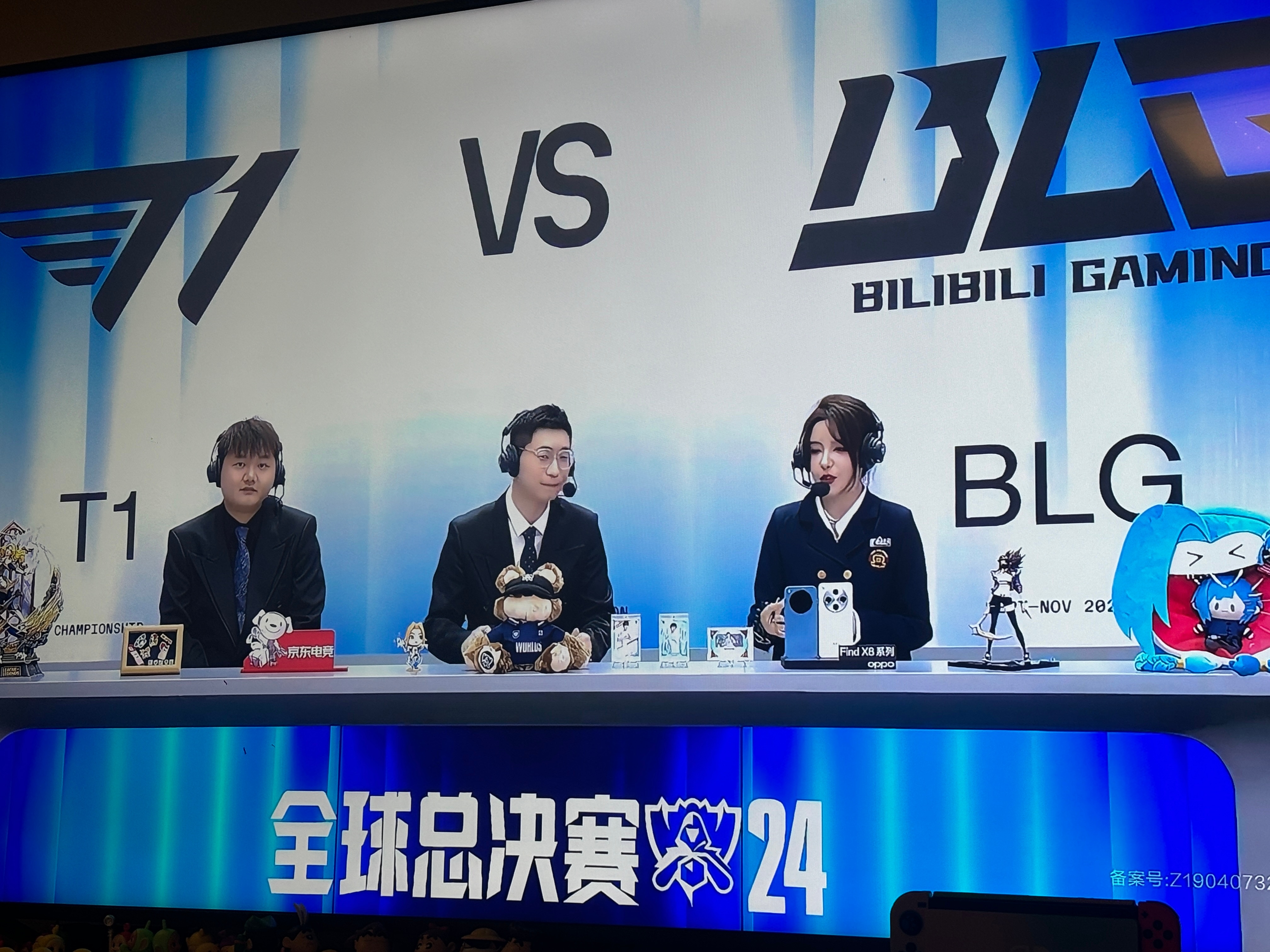 英雄联盟现场爆点不断，曙光先锋强势突围，教练激动落泪