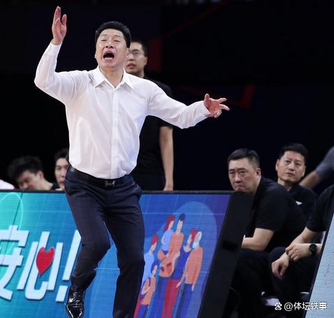 广厦男篮主帅李春江调整阵容，迎接新赛季挑战